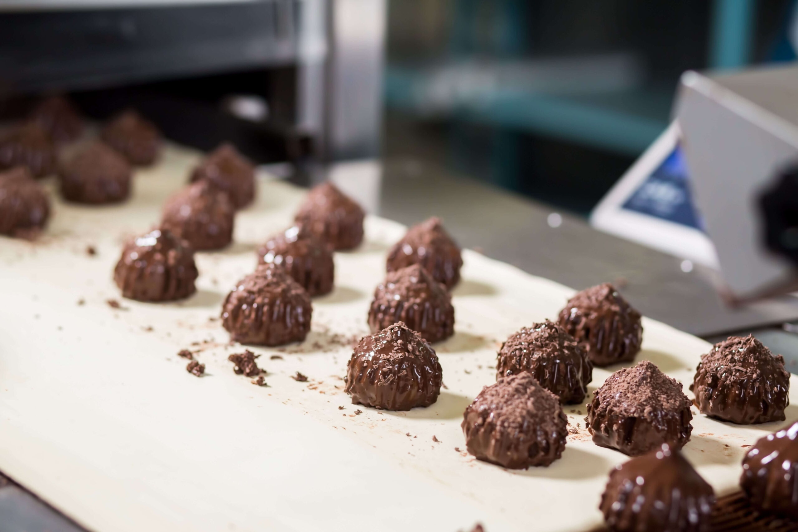 temperature control unit and chiller for chocolate production
